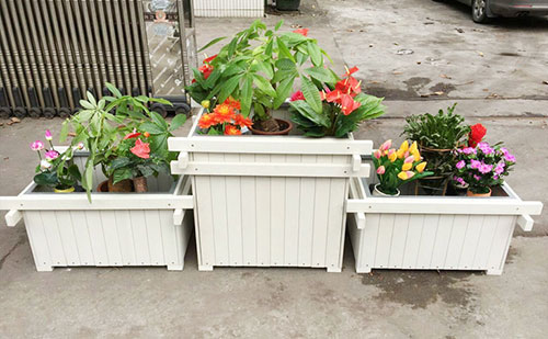 欣方圳塑木花箱，讓廣西來賓市顯得更加的蓬勃生機