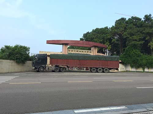  欣方圳仿大理石垃圾桶廠家為清遠高校送貨上門。