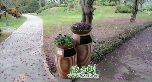  園林景區(qū)環(huán)保的選擇，玻璃鋼帶花盆垃圾桶