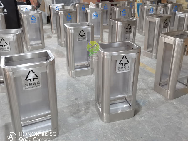 不銹鋼地鐵防爆垃圾桶-欣方圳車(chē)站高鐵地鐵垃圾桶廠(chǎng)家